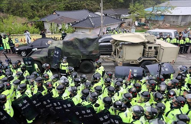 炸弹从天而降！驻韩美军误投炸弹吓坏民众，引发强烈抗议