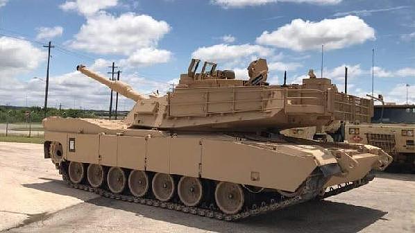 瞄准中国99A坦克？美军装备最新型M1A2，多项改进显著提高战斗力