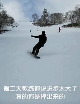 帅不过10秒！黄博文欧洲度假滑雪，玩单板有模有样，突然摔个狗啃泥