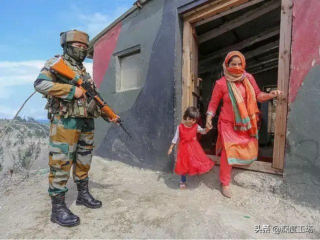 印度为鼓舞士气，在边境山区首次部署女兵：印度军队欢呼雀跃