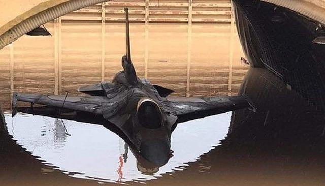 以色列8架F-16被洪水淹没！越南人警告：以色列别做出害人的事情