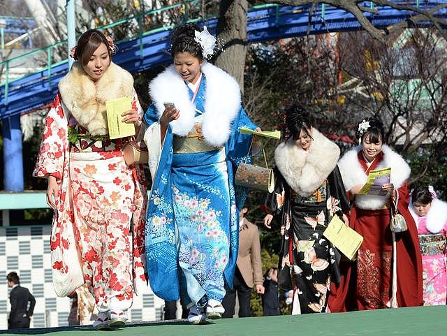 日本39%女青年，到了30岁还是处女：安倍连出狠招，挽救国运