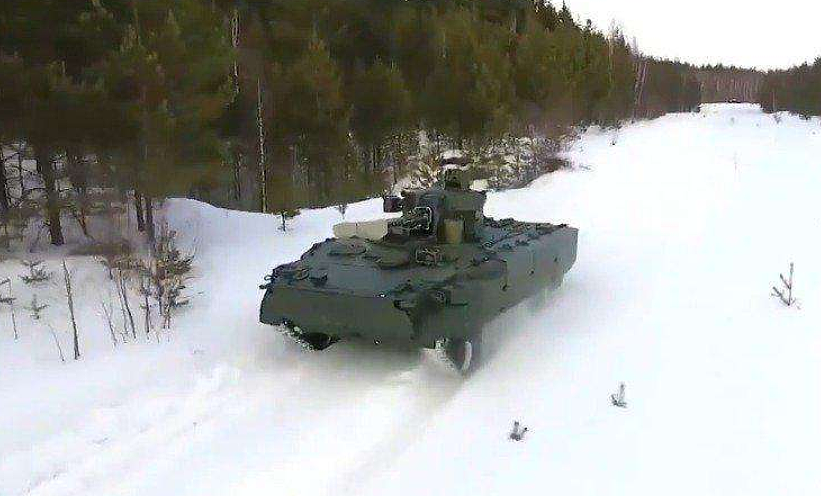 俄军装备新式自行高炮，57mm火炮威力强，武装直升机克星