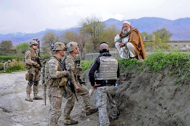 美特使访阿富汗，与塔利班重启和平谈话，E-11A坠落报仇都顾不上