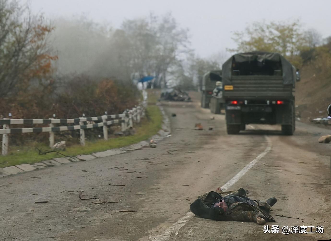 俄军进入纳卡战场，公路尸横遍野：大批亚美尼亚军人尸骸抛弃路边
