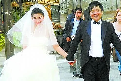 头婚被诬陷、二婚遭爆照，被“前夫们”毁了的黄奕，如今还好吗？