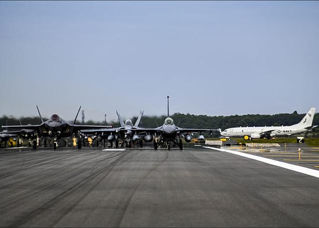 美日F-16举行首次双边大象漫步，集中展示各类先进武器装备