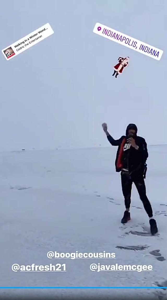 湖人抵达印城机场打雪仗！麦基一记雪球击倒库兹马 雪地上搁瓶红酒