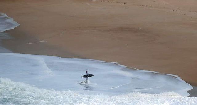 葡萄牙旅游：纳扎尔，拥有世界上最大的海浪，冲浪爱好者的天堂