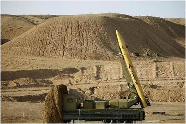伊朗导弹大展神威，号称第四导弹大国，万弹齐射，发誓埋葬美军
