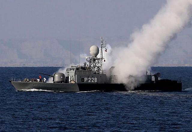 伊朗捣毁美间谍网络，美舰公海抢走4艘伊朗油轮，会擦枪走火吗？