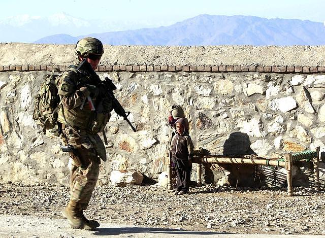 美特使访阿富汗，与塔利班重启和平谈话，E-11A坠落报仇都顾不上