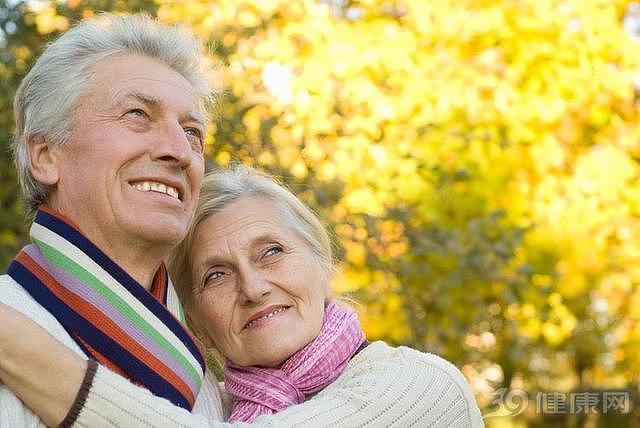 老年人的夫妻生活，可以坚持到多大岁数？2个建议需要听一听