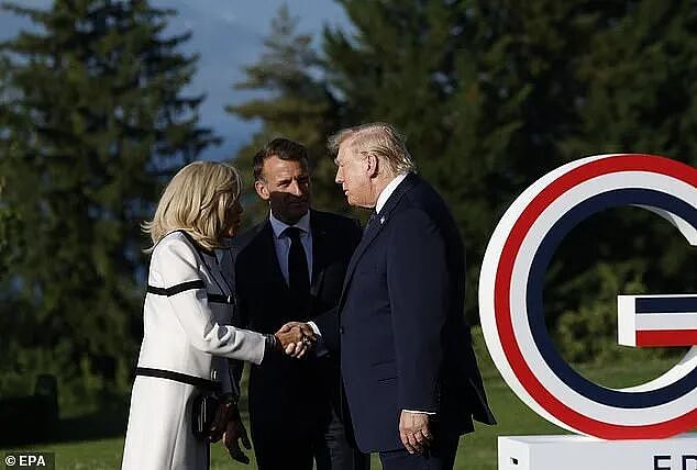 G7峰会成霸总现场?特朗普紧握她的手,耳语不断!小丽姐淡定回应(组图) - 7