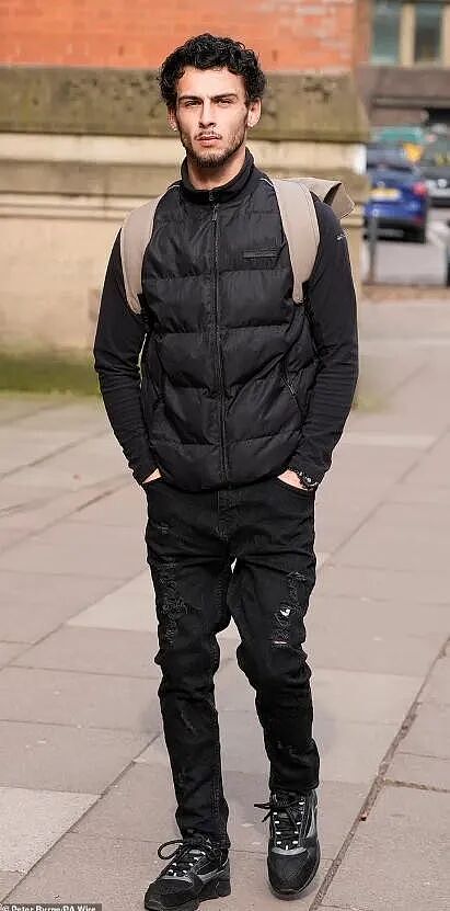 为满足变态兽欲，英国男子下药迷晕妻子，伙同他人轮奸！作案时间长达20年（组图） - 11