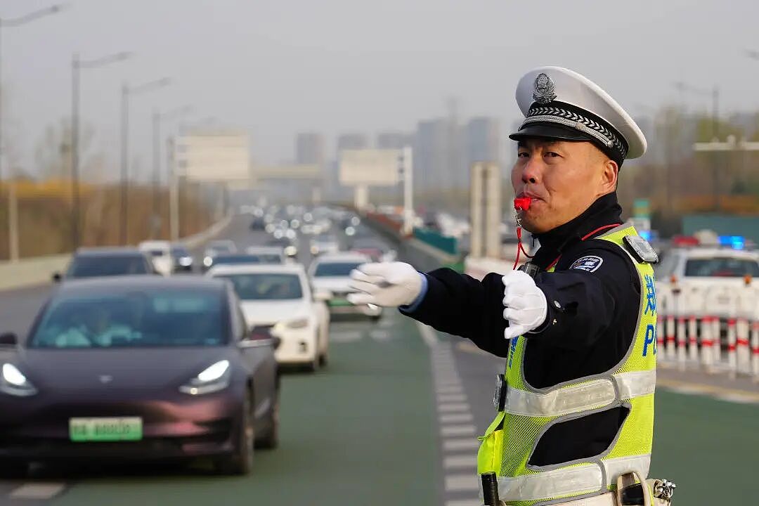 中国网红博主硬核剖析新加坡“封神级”5大生存优势！唯独这点引惹怒无数网友... - 18