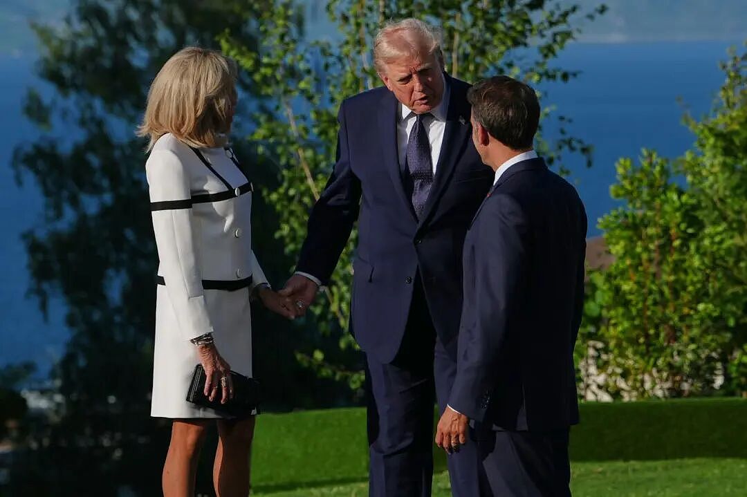 G7峰会成霸总现场?特朗普紧握她的手,耳语不断!小丽姐淡定回应(组图) - 6