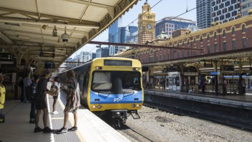 原报道所载Flinders Street站列车资料照片，拍摄日期未注明