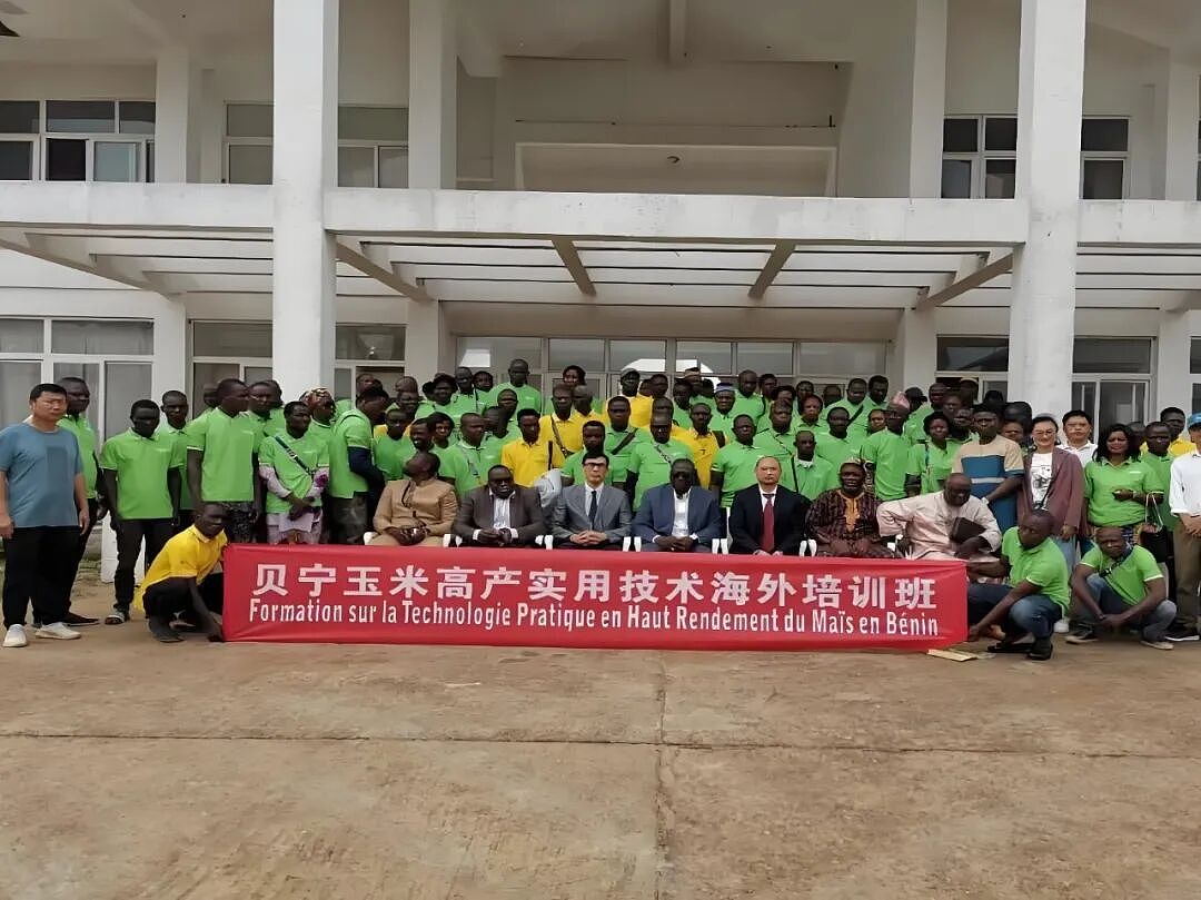现实版顶级爽文!中国“种地仙人”勇闯非洲,混成当地大佬:AK保镖开路、专车接送(组图) - 41