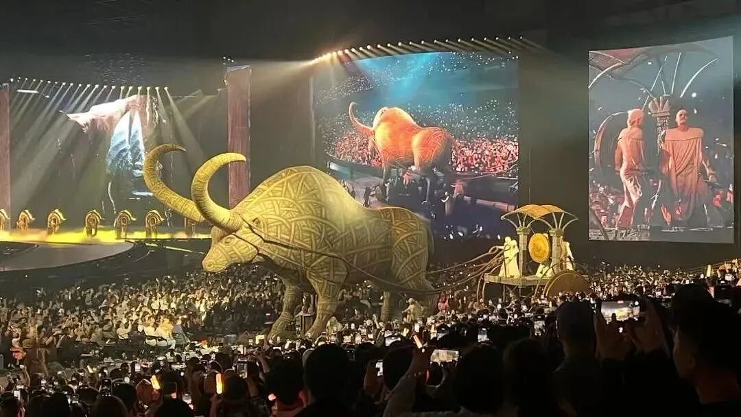 震撼减半?蔡依林演唱会深圳场被指道具大缩水,巨蟒变海盗船,绕场公牛取消!网友:删的太狠了吧(组图) - 4