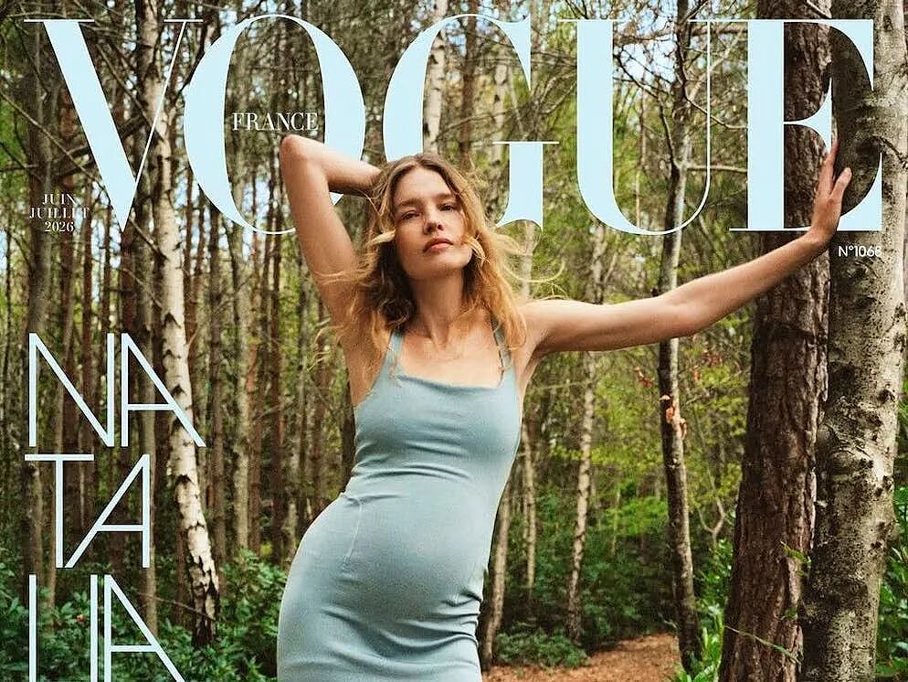 44岁LV太子妃怀第六胎!超短裙登Vogue官宣,网友吐槽:这造型是认真的吗? - 2