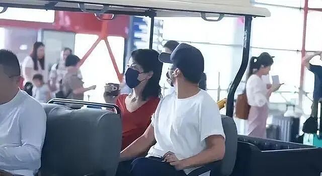 内娱最强“售后”？王菲陪诊谢霆锋，向医生“告状”谢霆锋玩手机！甜度超标（组图） - 6