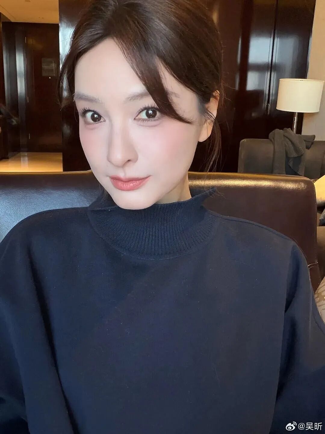吴昕秘恋7年的男友终于曝光,180cm年下“小狼狗”引全网舔屏:姐姐也太会找了 - 6