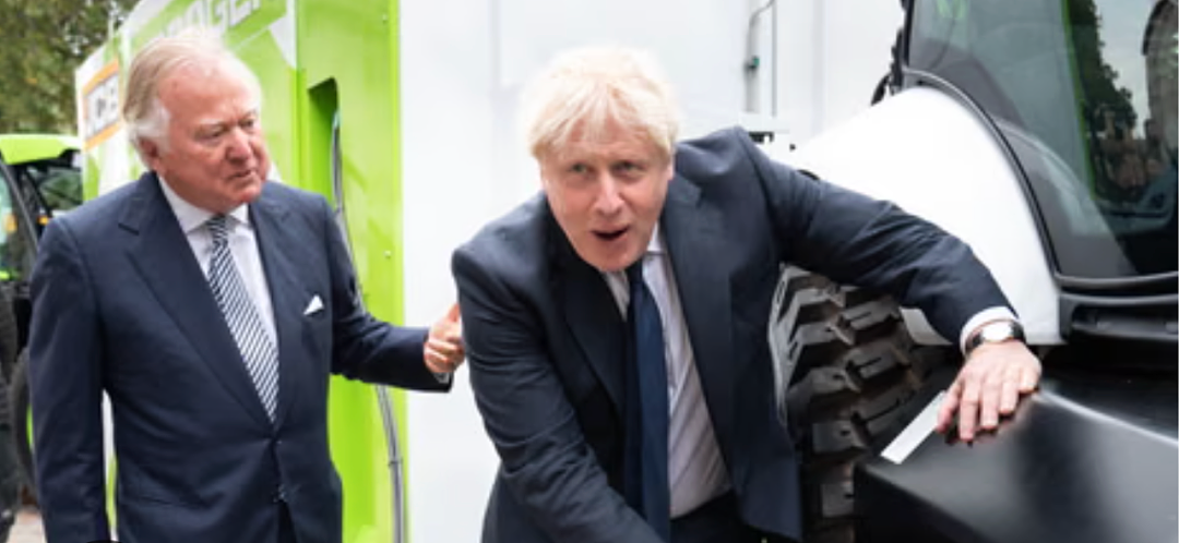 英国富豪家族真实宫斗剧！大儿子在公司苦熬十几年，老爹却突然宣布：你OUT了（组图） - 5
