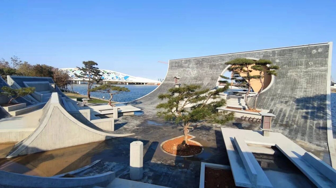 翻车了?中国美院教授设计的当代古典园林风“海月剧场”,被质疑是“滑板公园”!网友:绿化少了点 - 9