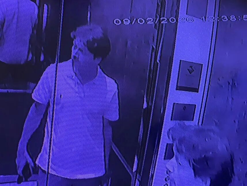 英国富豪突然“自杀”坠亡?然而第二天,俩神秘人溜进他家,400万没了...(组图) - 6