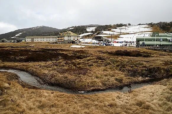 一地烂泥!澳洲滑雪季遭遇天崩开局!(组图) - 2