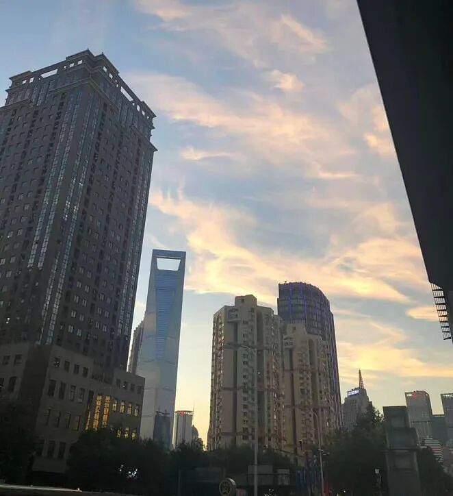 人还没毕业工龄已七年?揭秘中国大学生“卷”实习背后的真相 - 1