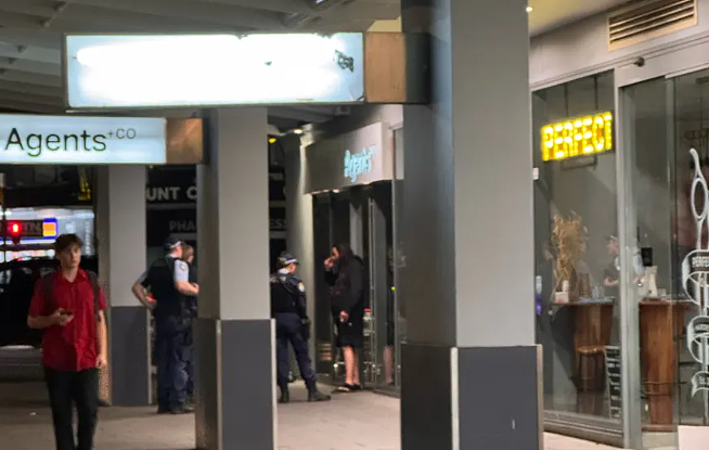 悉尼麦当劳惊魂！华人女子被掰断手指，警方一句“分不清亚洲人脸”引众怒（组图） - 1