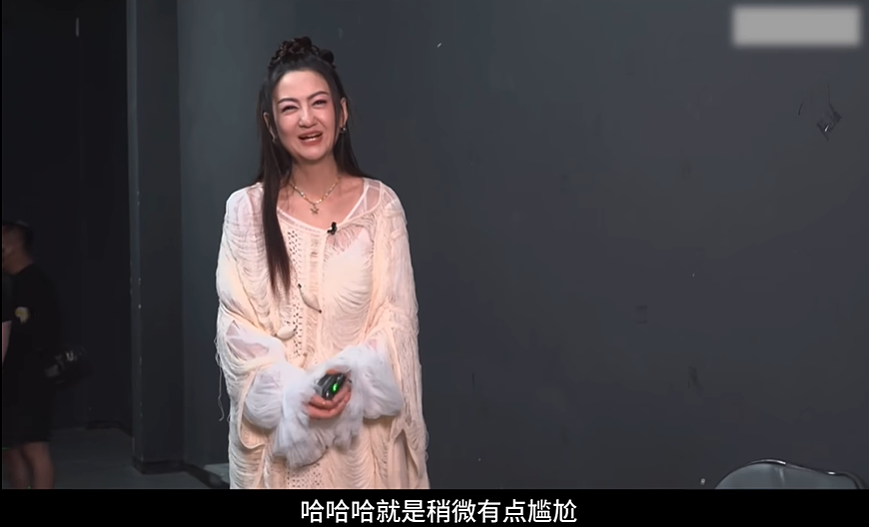 都让让,内娱最疯的女人来了(组图) - 37