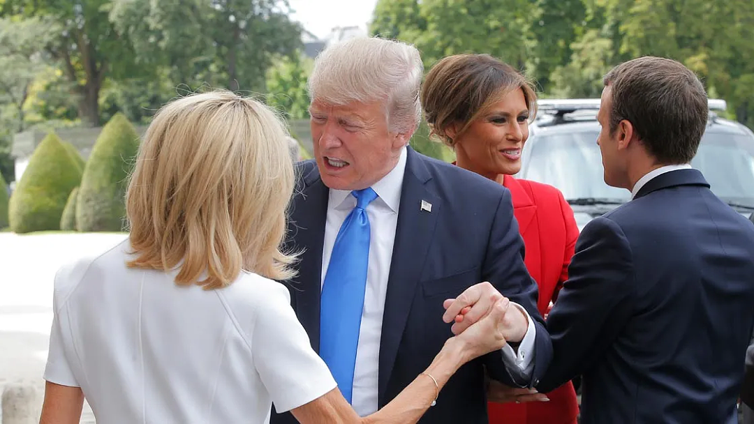 G7峰会成霸总现场?特朗普紧握她的手,耳语不断!小丽姐淡定回应(组图) - 14