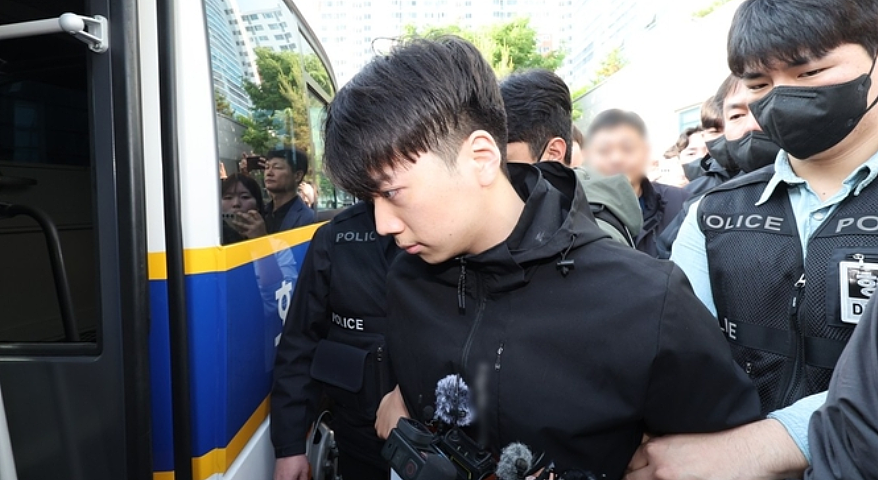 韩男示爱同事失败竟杀女学生“泄愤”！路过男生施救重伤，网友却赞凶手颜值高？ - 9