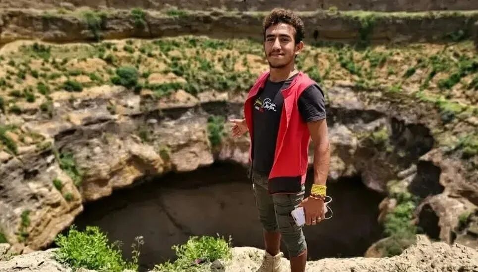 也门蜘蛛侠无保护攀岩坠亡，直接掉进火山口！喜欢假装脱手吓人，这次成真了... - 5