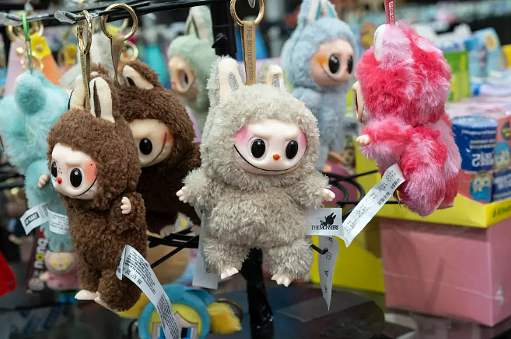 唐人街“仿冒奢侈品天堂”遭突袭：$1.5亿假货被查，17人被捕！Labubu、Gucci、爱马仕全在列 - 3