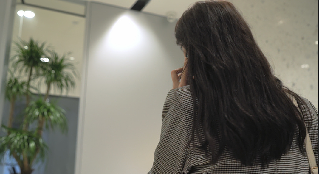 中国美女发帖寻父,海外“失联”真相曝光后,引上千网友怒斥:丢人丢到国外 - 1