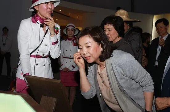 LG家族炸裂内讧!老掌门一份遗嘱骗了妻子和亲女儿,遗产全留给养子?真狠啊...(组图) - 1