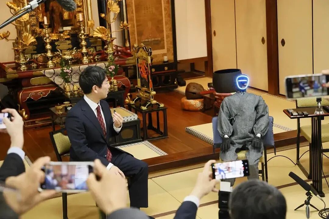 日本寺庙惊现赛博高僧:身高1.3米能诵经谈心,竟是中国造机器人 - 13