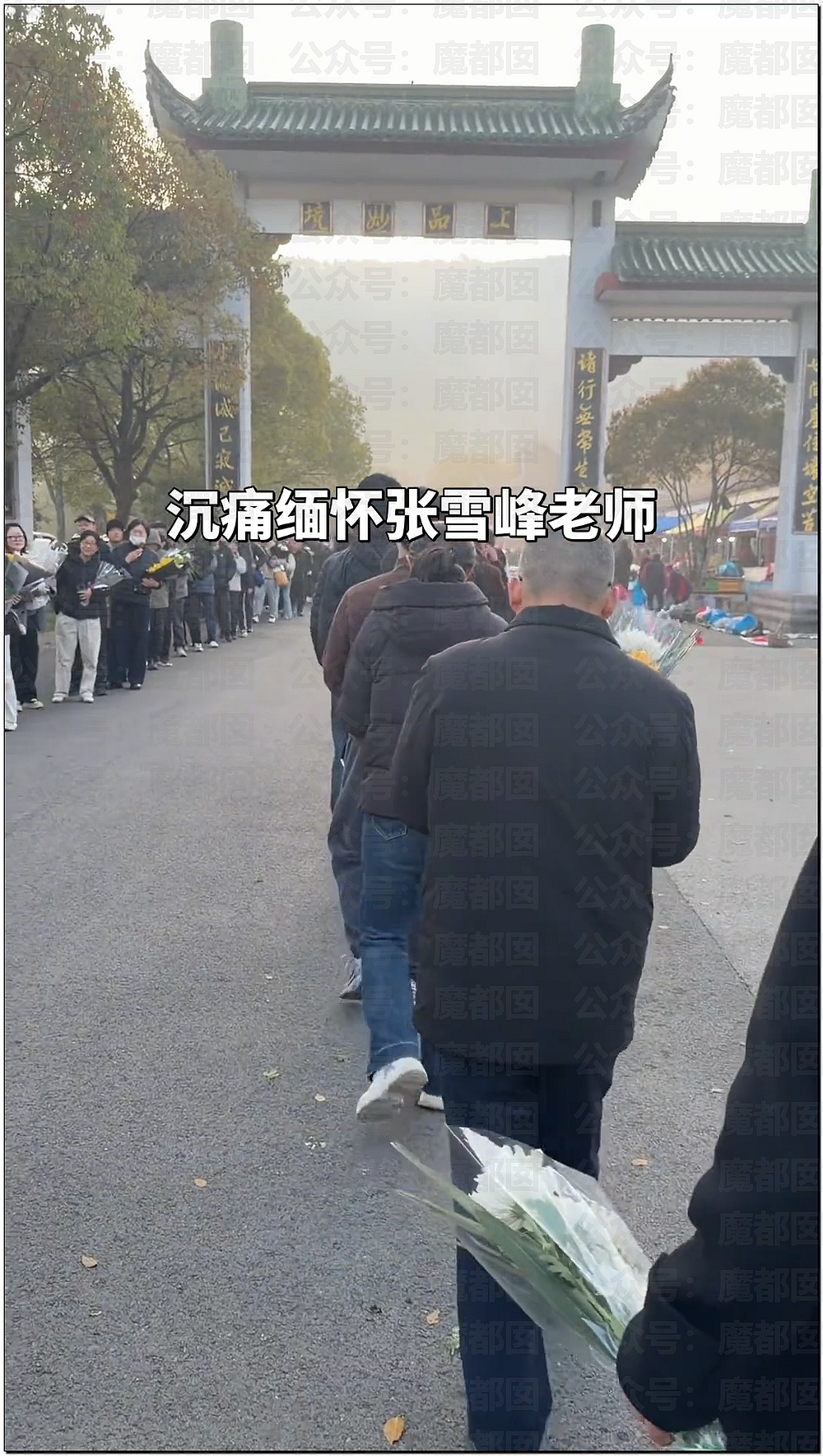 长街送别!数千人连夜赴苏州悼念张雪峰,寒门学子泪洒殡仪馆(组图) - 25