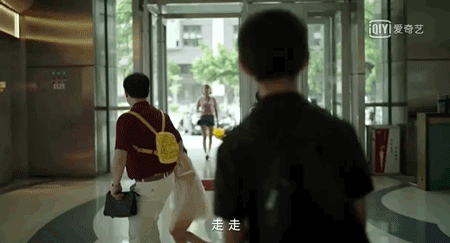 星二代持枪被捕、妈妈直播叫冤？窒息母亲的疯狂溺爱，终把孩子的一生推向毁灭...（组图） - 22
