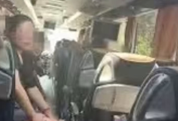3万团费打水漂？华人旅行团大巴遭洗劫，行李全没谁该买单？（组图） - 4