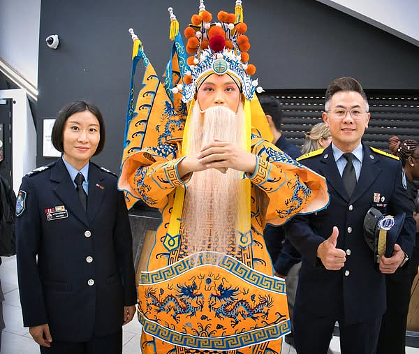 昆士兰警方出席华人文化和谐节，共庆社区多元共融（图0.） - 1