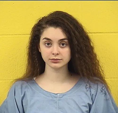 17岁恶女飙车撞墙杀男友！庭上装失忆躲过死刑，入狱后竟骄奢放纵每天炫耀杀过人？（组图） - 6