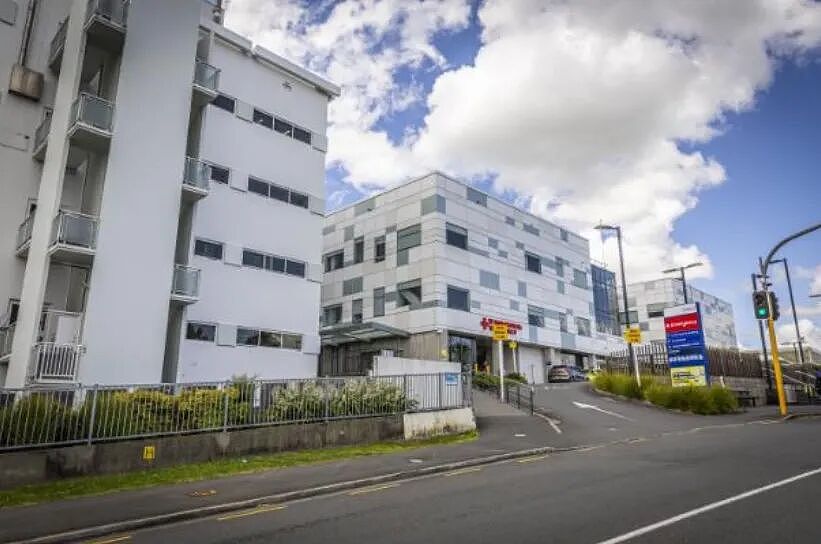 排队9小时!新西兰急诊病人活活等死了:撑不住倒在厕所,“没脉搏了”!(组图) - 8