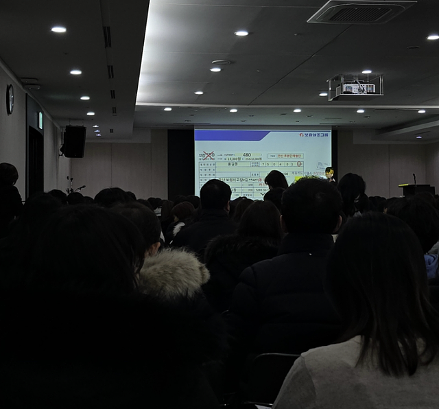 离谱!韩国免费演唱会变推销会,观众被锁剧场2小时,强制推销殡葬套餐(组图) - 5