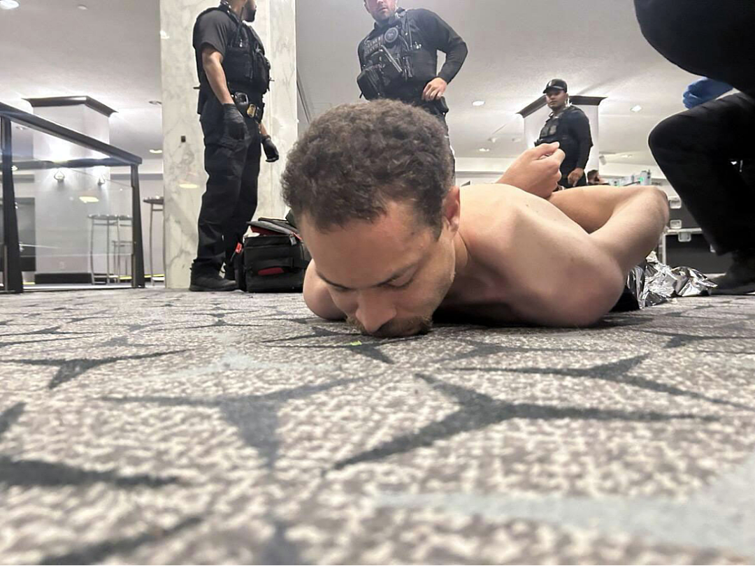 唐驳虎:白宫记者晚宴枪响,美国放不下一张平静的餐桌(组图) - 7
