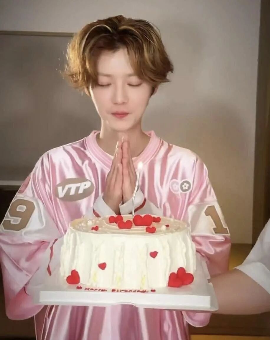 鹿晗36岁生日，关晓彤又沉默了！邓超陈赫倒是准时得像个“亲爹团”（组图） - 2